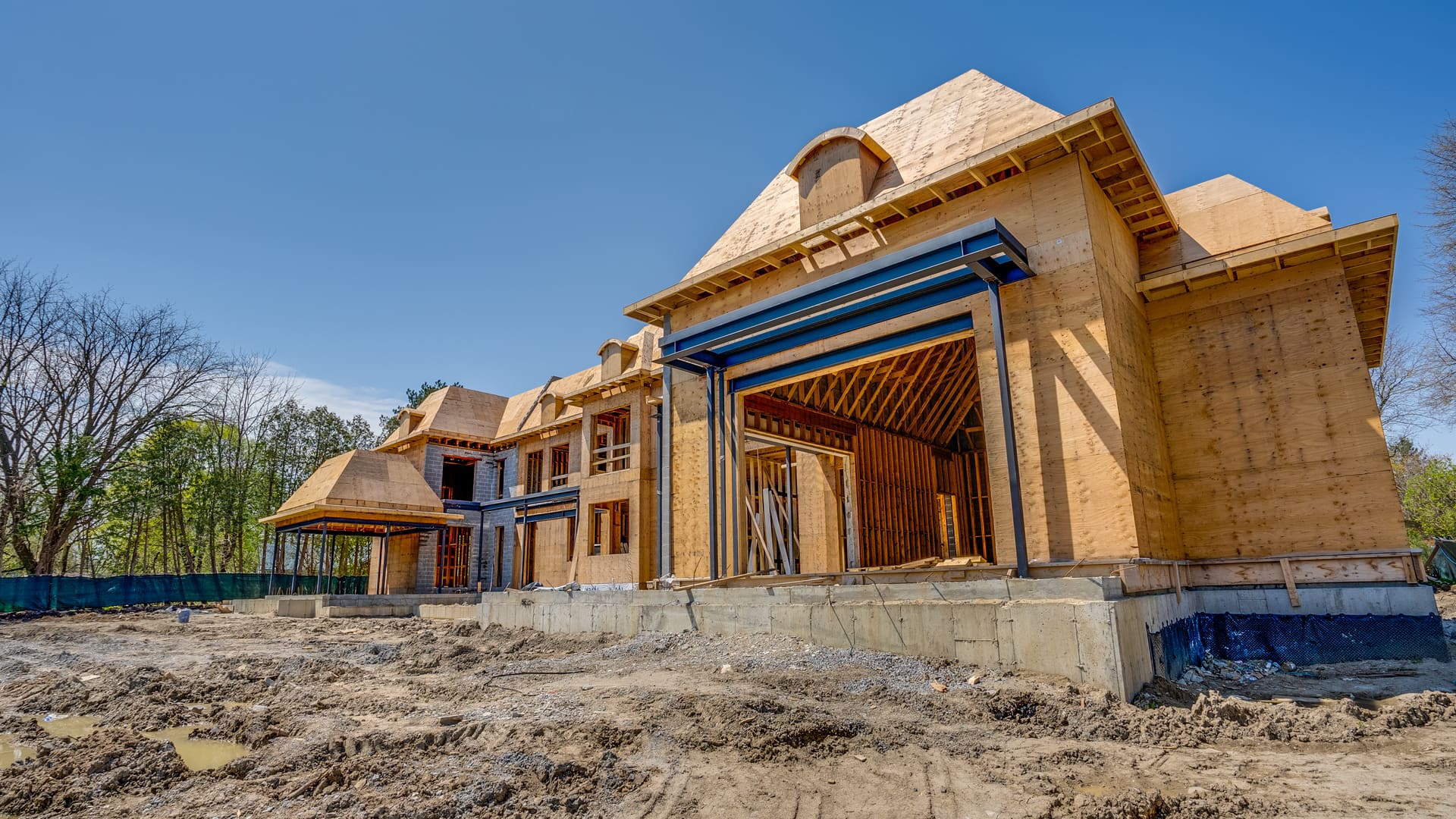 Aerial view of Toronto skyline with construction cranes and high-rise buildings